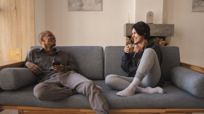 Couple-sat-on-sofa-communicating